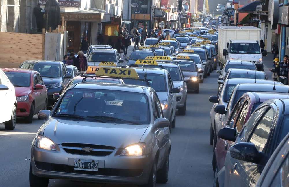 Taxistas se movilizaron en Ushuaia y reclaman medidas de seguridad - El Sureño