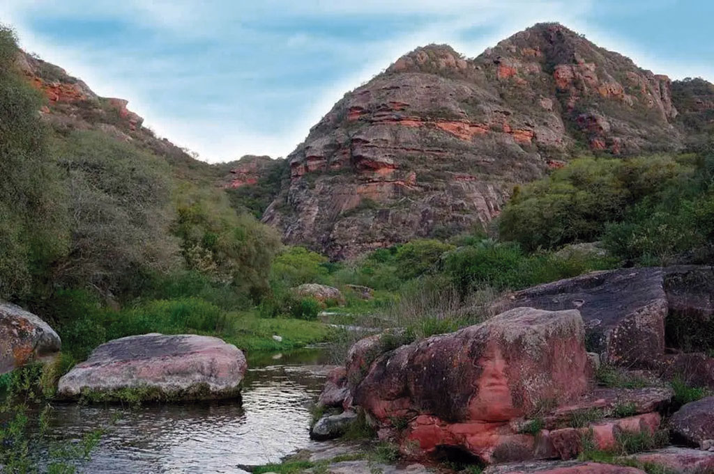 Cerro Colorado une naturaleza e historia como pocos lugares en el país