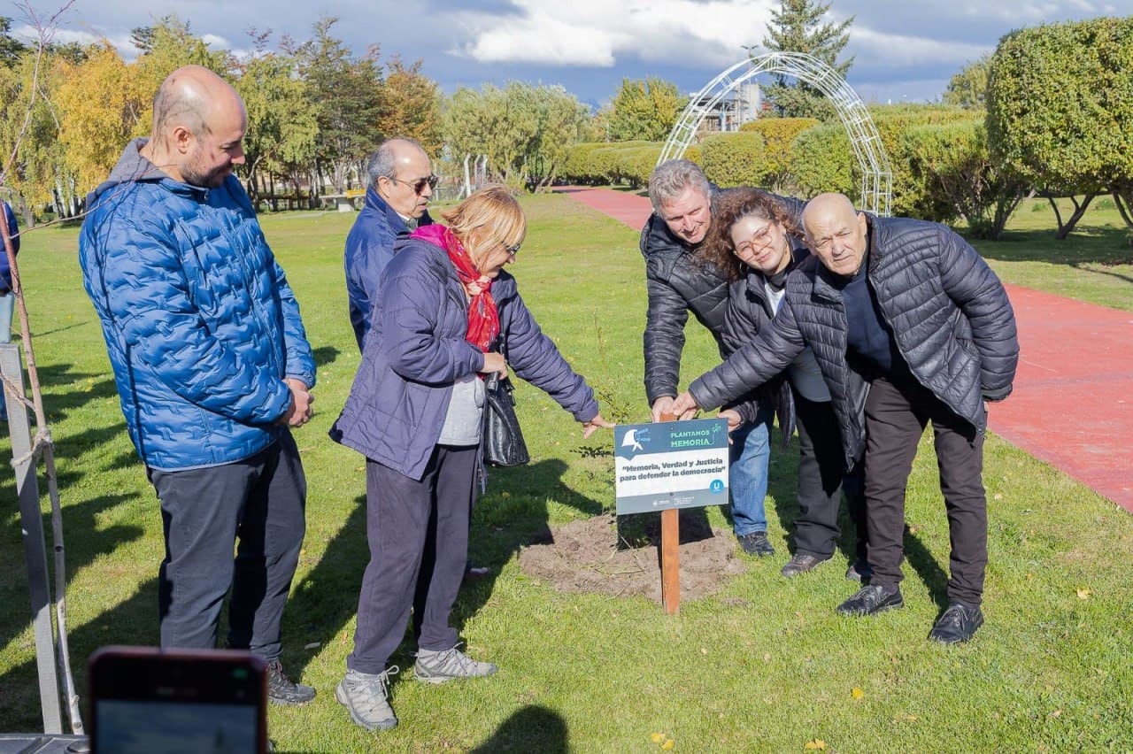 Acto en la “Plaza de la Memoria” de Ushuaia