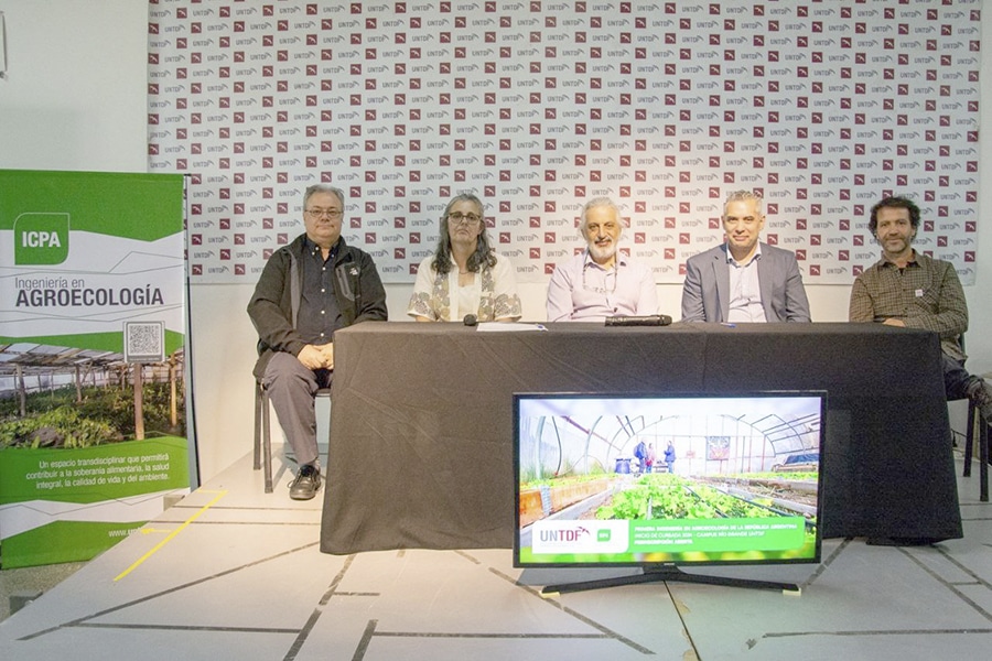 Primera carrera de Ingeniería en Agroecología