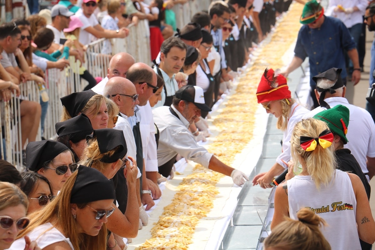 Un strudel de 70 metros coronará la fiesta del tradicional postre en Coronel Suárez
