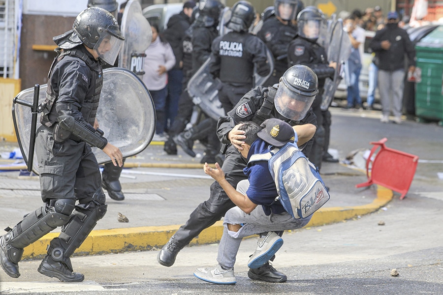 Represión a organizaciones sociales que reclamaban alimentos