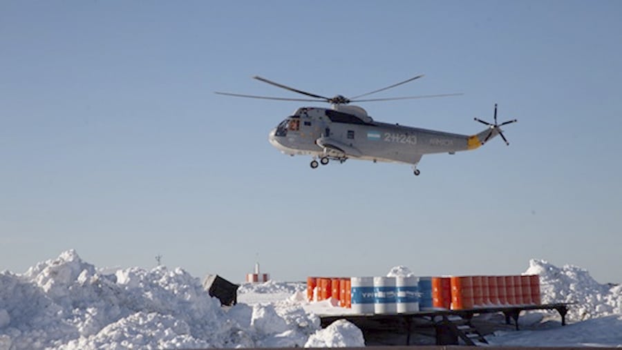 Repararon en la Antártida el helicóptero siniestrado hace un mes