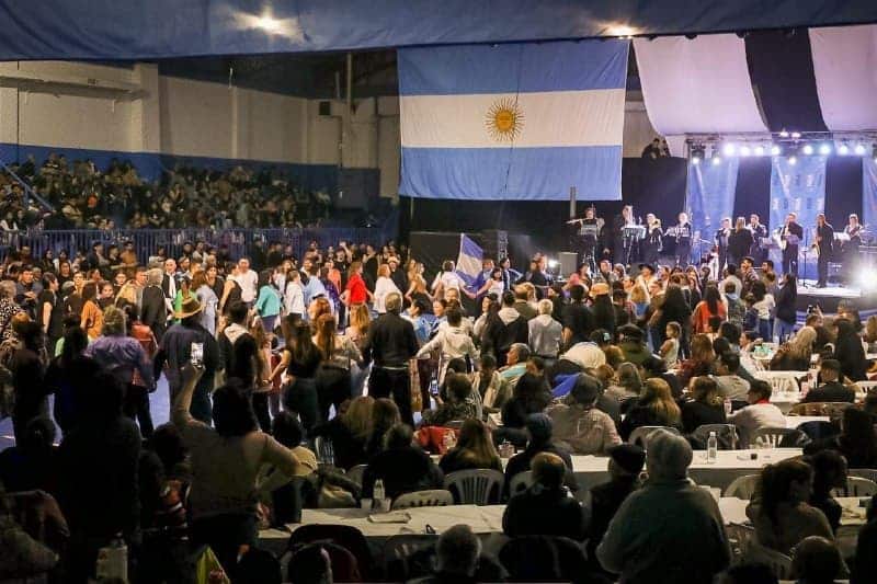 Esta noche, en el San Martín, llega “Esperando el 25”