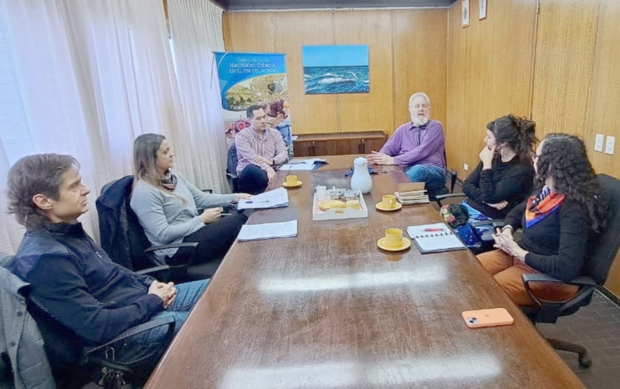 Reunión con científicos para analizar ley de protección a los bosques de macroalgas