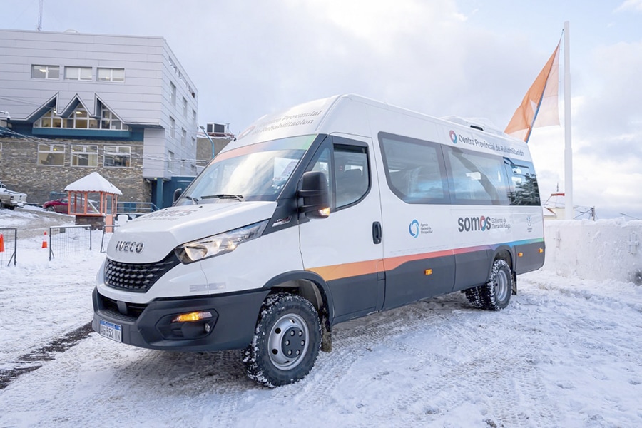 Presentaron el minibus del Centro de Rehabilitación Ushuaia
