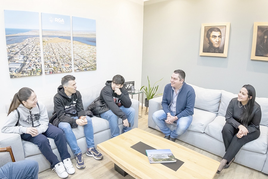 Martín Perez recibió a Tiziana Pastori y a Thiago Martínez