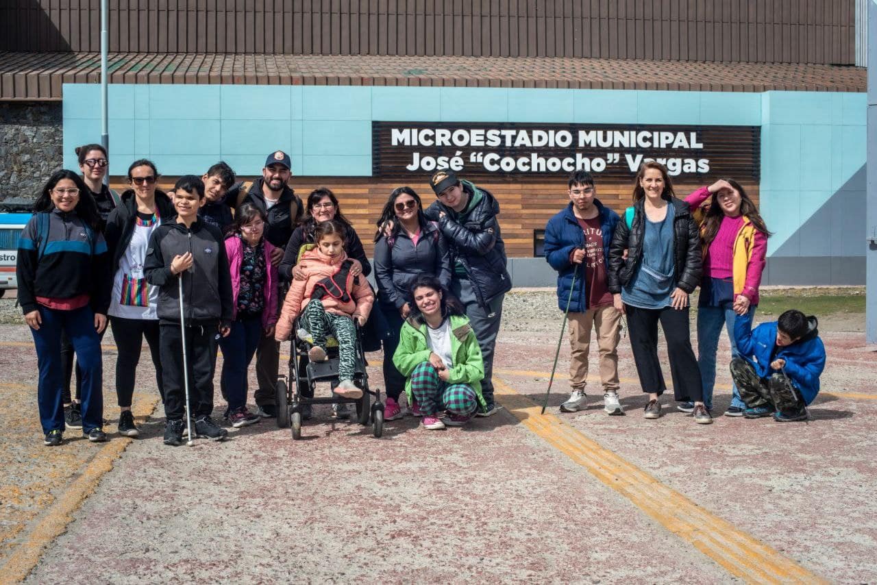 Estudiantes de la Kayú Chénèn realizaron caminata recreativa