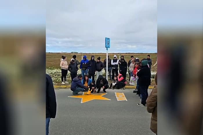 En memoria de Victoria Abril Prada, los familiares y amigos pintaron una estrella amarilla
