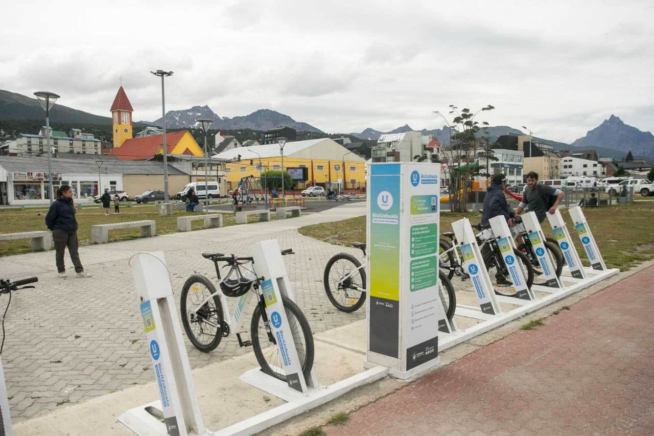 Ya están en marcha las tres primeras estaciones de bicicletas eléctricas en Ushuaia