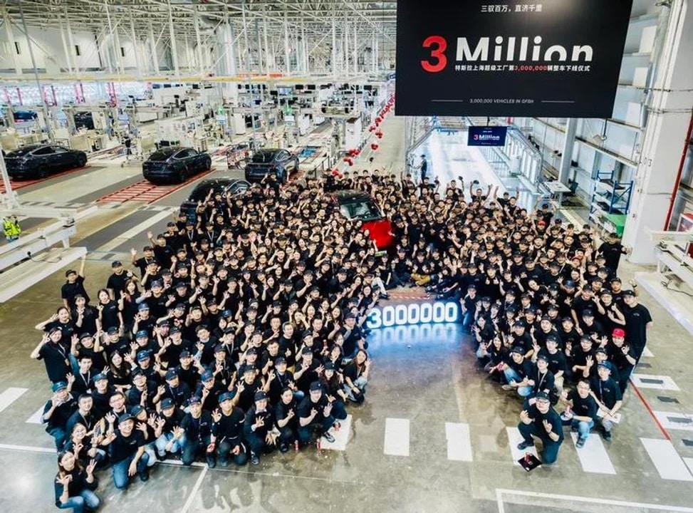 La megafábrica de baterías de Tesla en Shanghai inició la producción