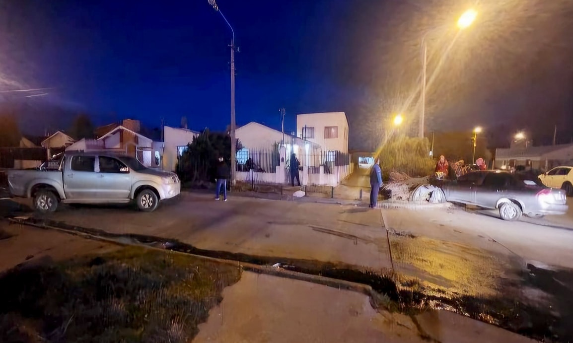 Choque entre una camioneta y un vehículo