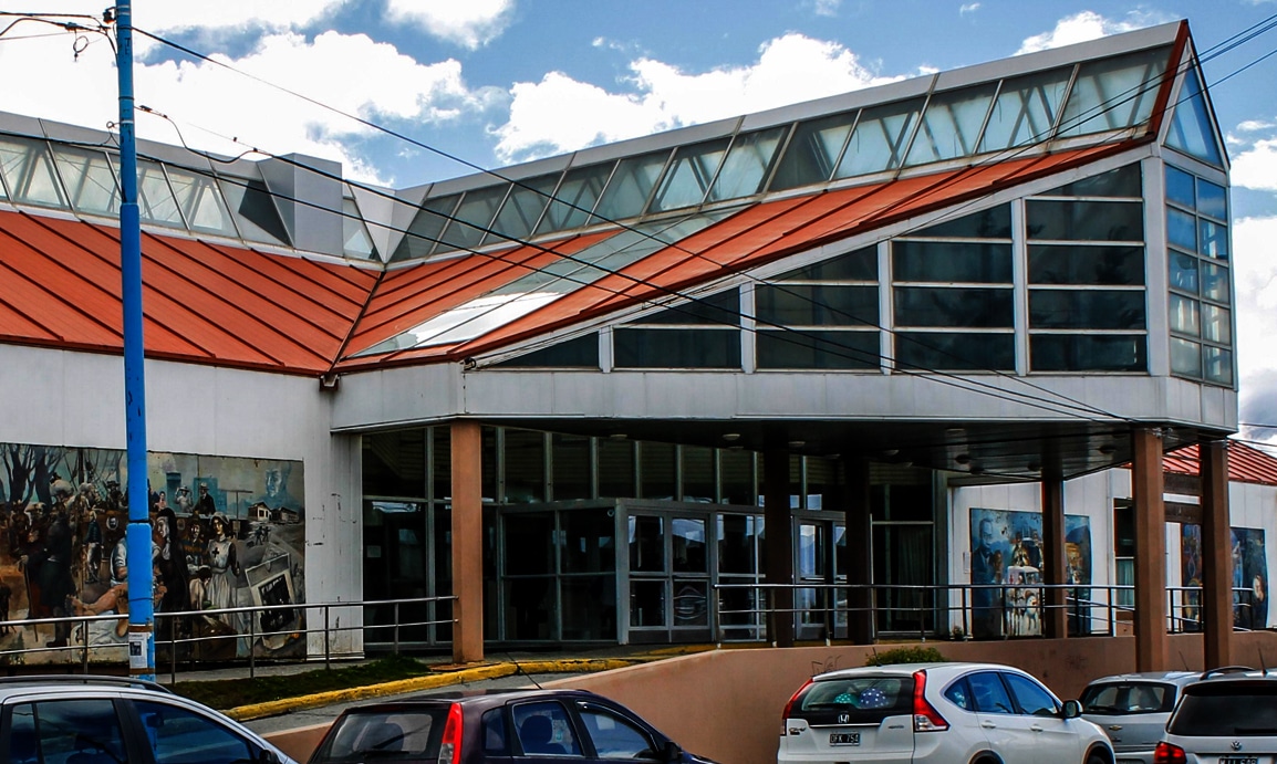El detenido fue al baño y se escapó por una ventana