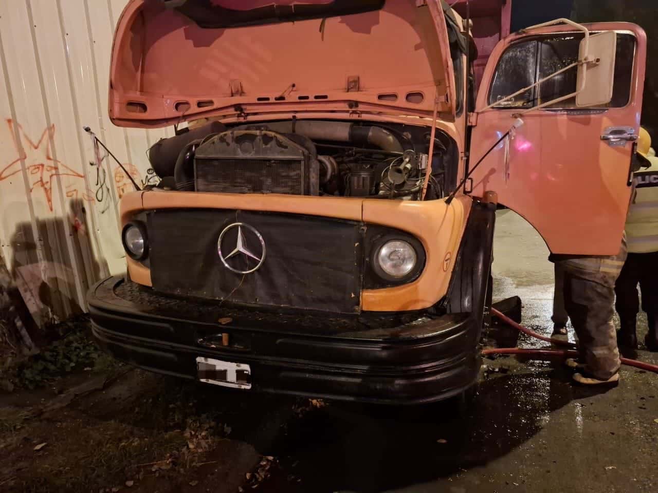 Incendiaron la cabina de un camión