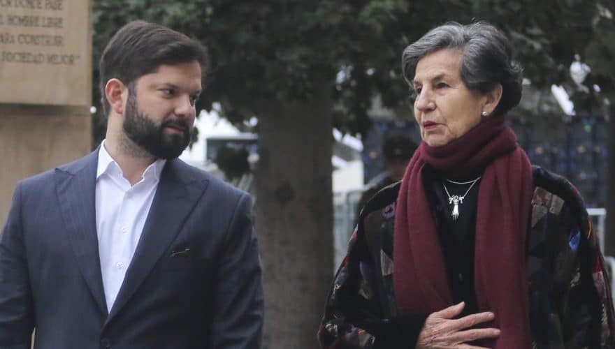Boric reconoció la trayectoria de la exsenadora Isabel Allende
