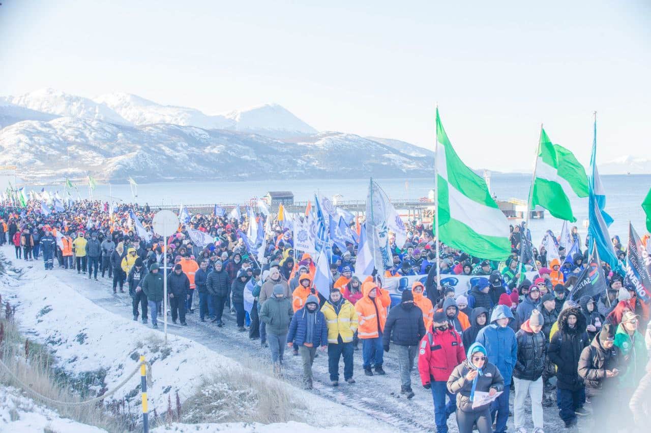 Ushuaia marchó en defensa de la provincia