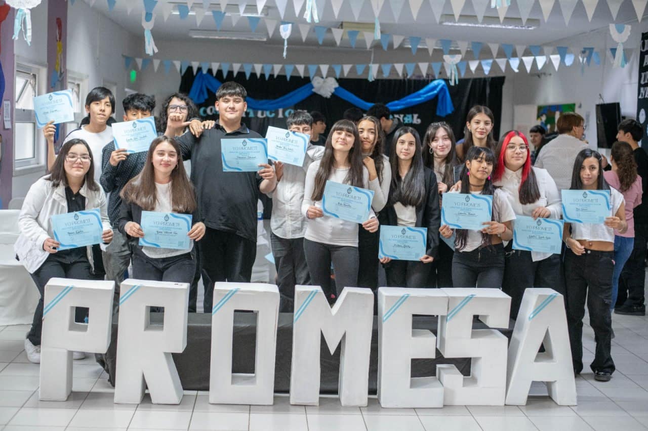 Más de 2 mil estudiantes prometieron lealtad a la Constitución nacional