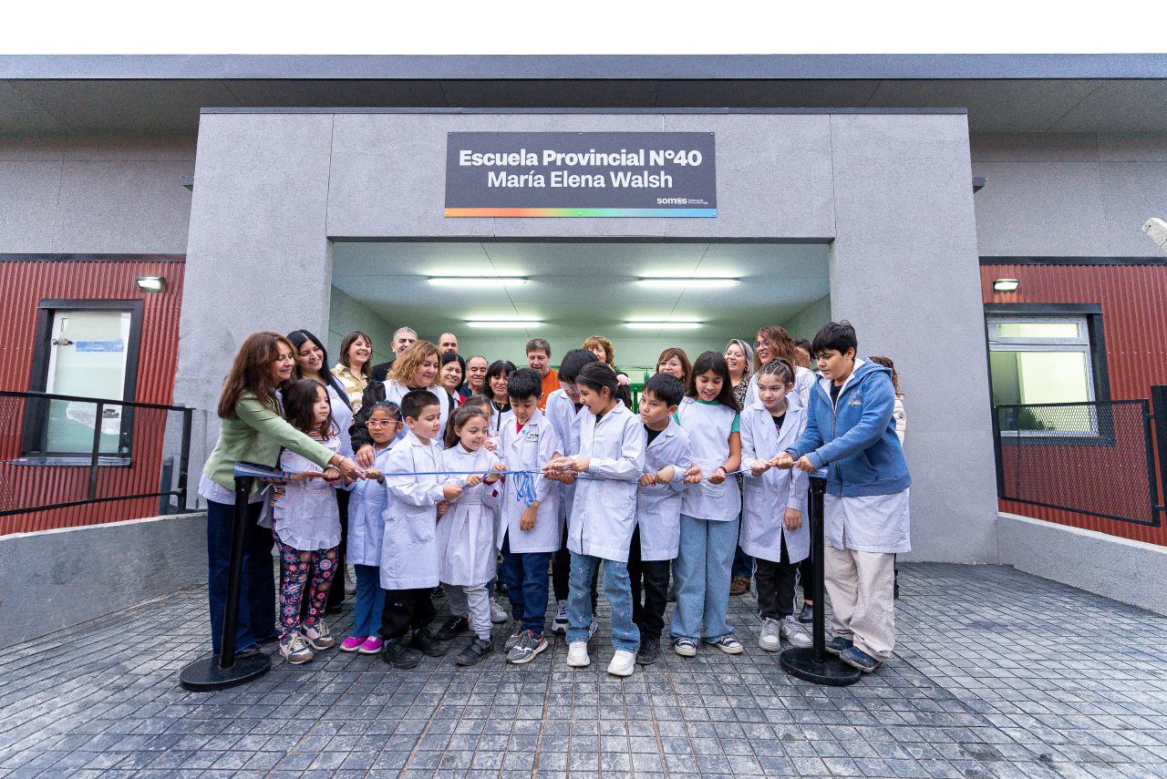 El Gobernador encabezó la inauguración de la Es. Prov. N.º40 María Elena Walsh