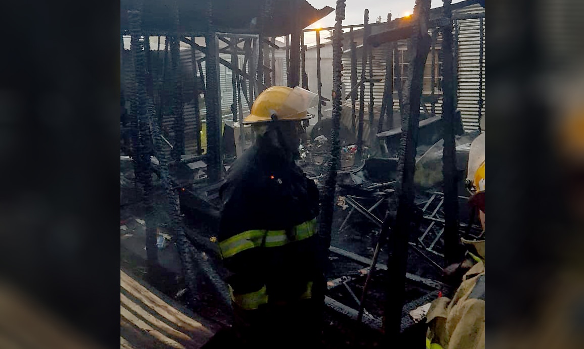 Incendio arruinó 4 viviendas y una persona perdió su vida