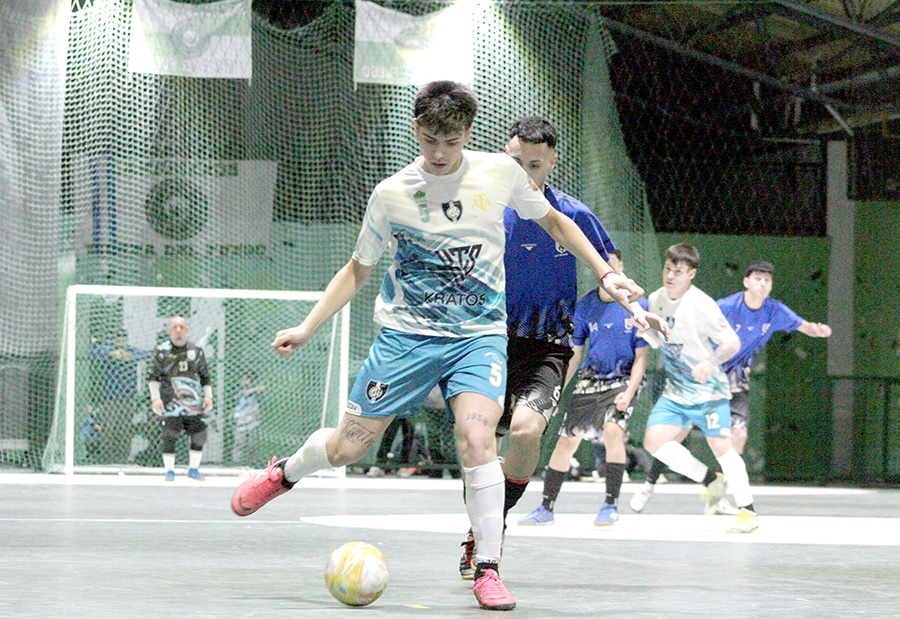 Luz y Fuerza fue mucho para Los Troncos y es semifinalista
