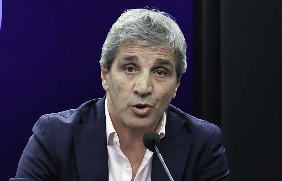 Dólares fuera del colchón para gastos cotidianos