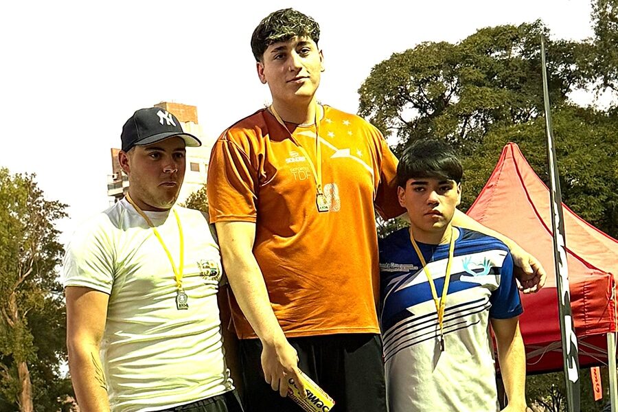 Allende: oro en disco, plata en bala