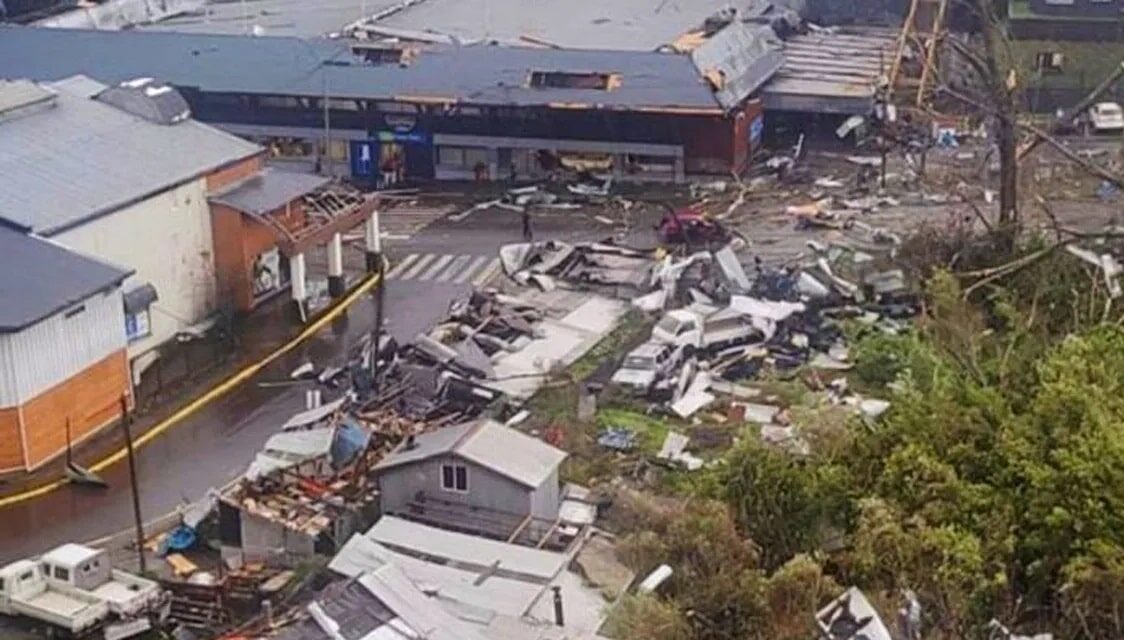 Tornado deja numerosos heridos y un centenar de casas con daños en sur de Chile