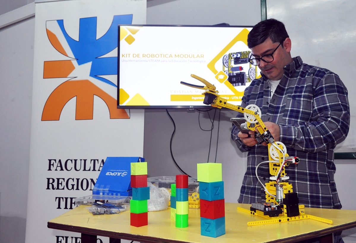 Con honores, se graduó el primer Ing. Electromecánico de 2025