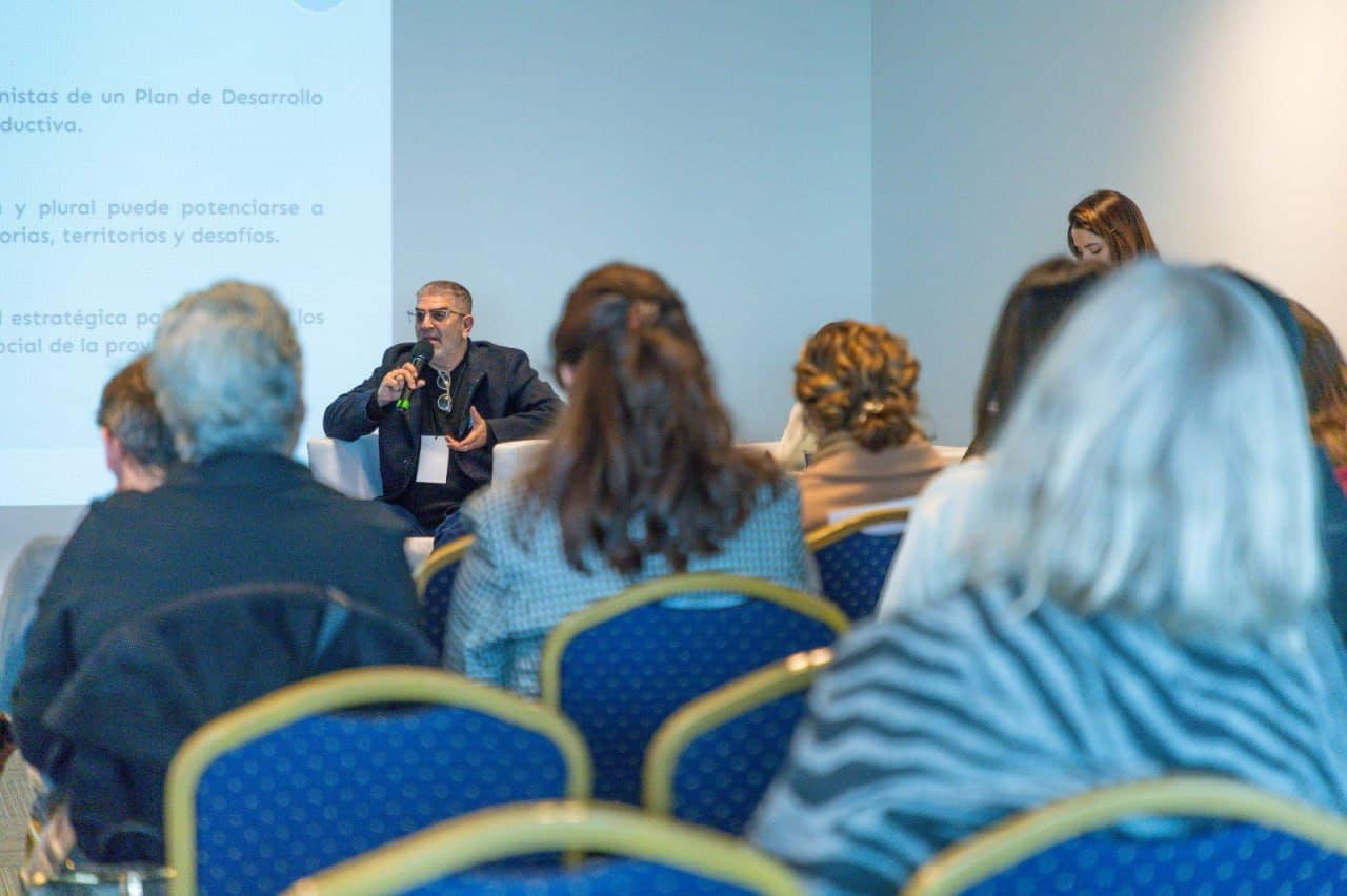 López Silva presentó el programa de transformación educativa en encuentro federal