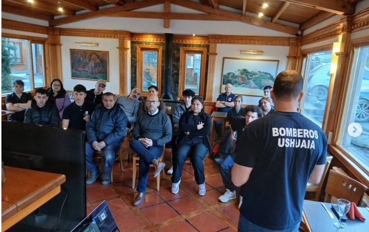 Bomberos Voluntarios Ushuaia capacitó a personal de hostal