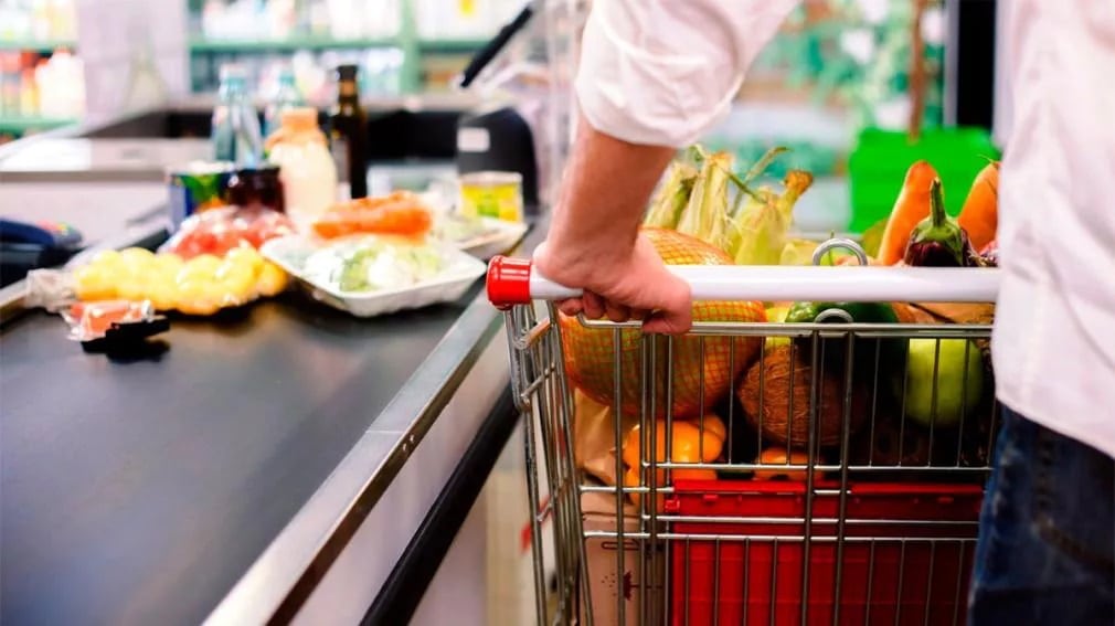 Comer en cuotas: crece el uso de tarjetas para comprar alimentos en Río Grande