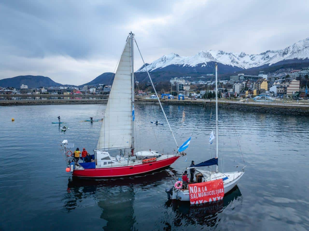 Fuerte mensaje en contra de las salmoneras en Tierra del Fuego