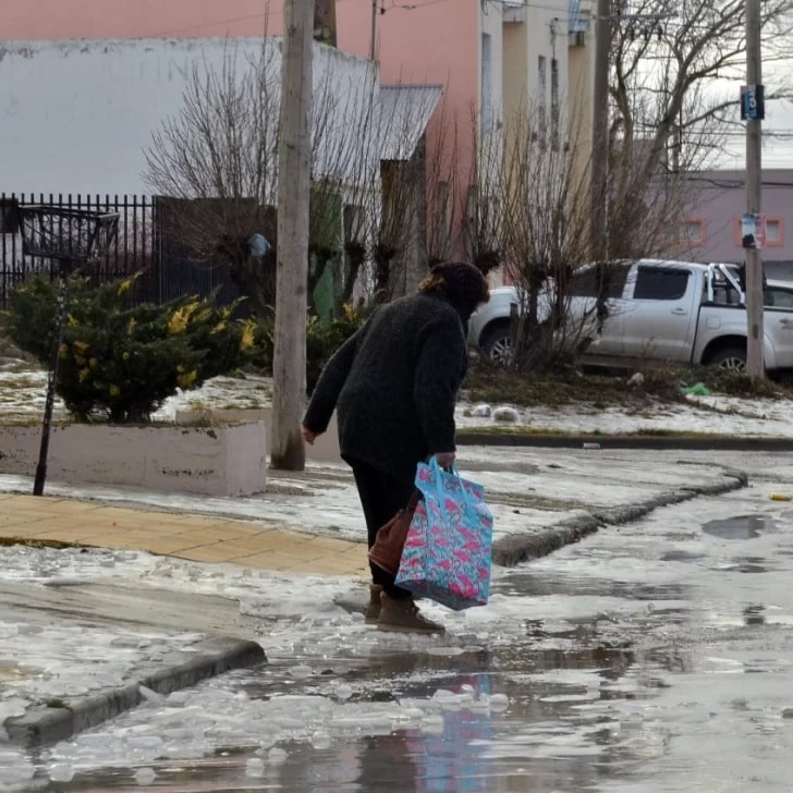 Recuerdan a frentistas mantener veredas libres de nieve, hielo o escarcha