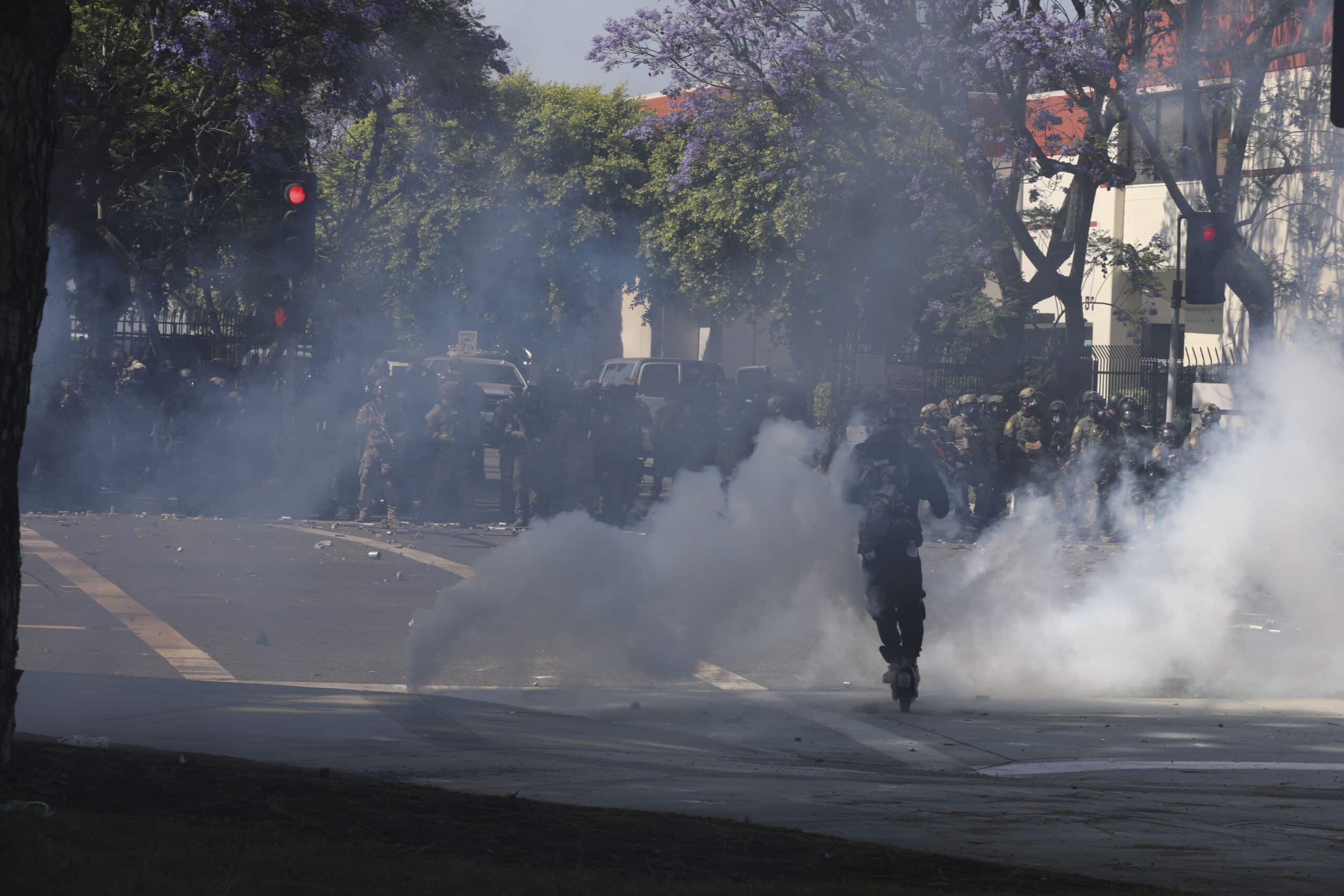 Trump despliega 2000 efectivos de la Guardia Nacional para sofocar protestas en Los Ángeles