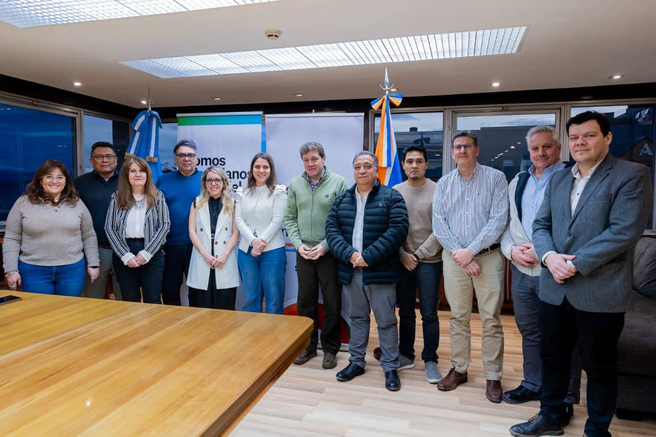Reunión de Melella con representantes de Colegios y Consejos profesionales