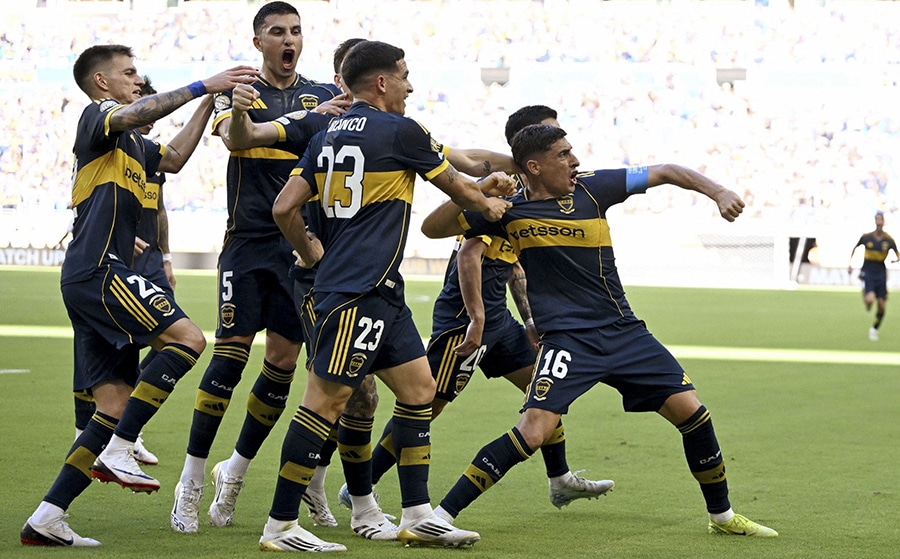 Boca se durmió y Benfica se lo empató con diez jugadores