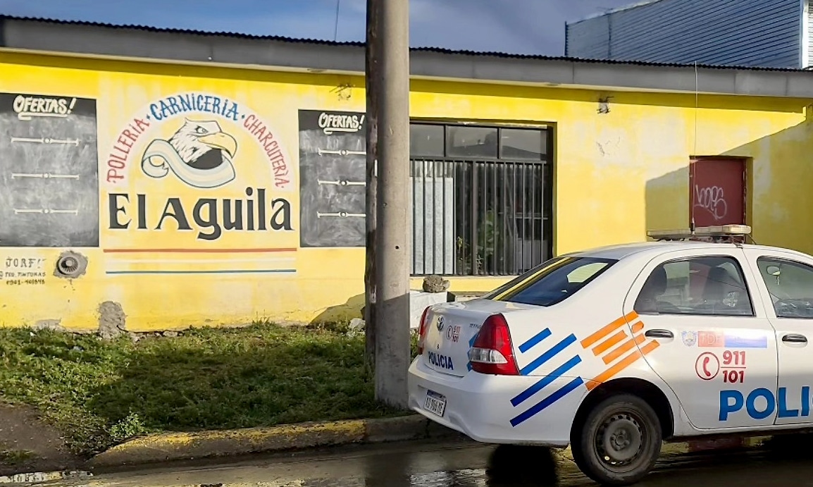Delincuentes sustrajeron mercadería y dinero en un comercio