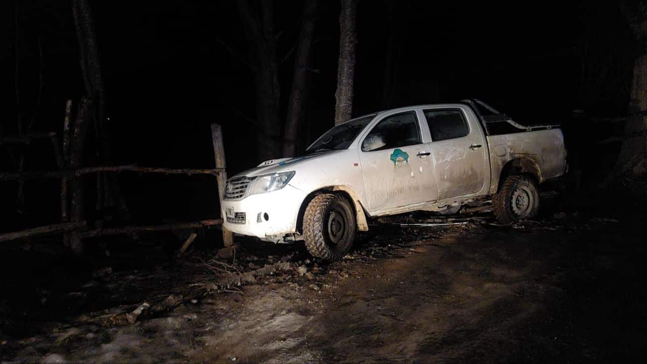 Una camioneta chocó contra un cerco perimetral
