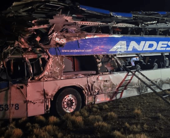 Tragedia en Güer Aike: al menos tres muertos tras un choque entre un colectivo y un camión