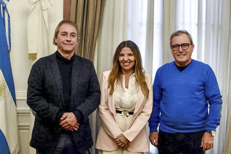 Viviana Manfredotti firmó un convenio con FEHGRA
