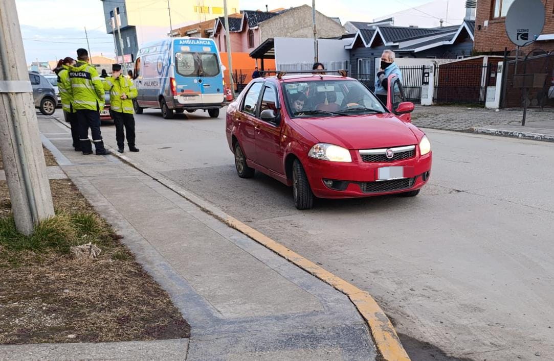 Vehículo atropelló a una adolescente