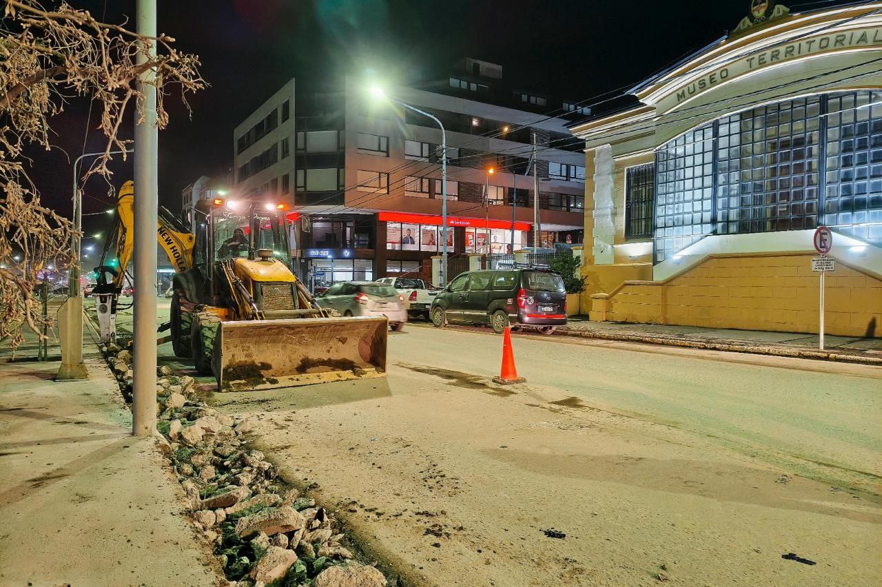 Comenzó la reconstrucción de cordones en la avenida Maipú