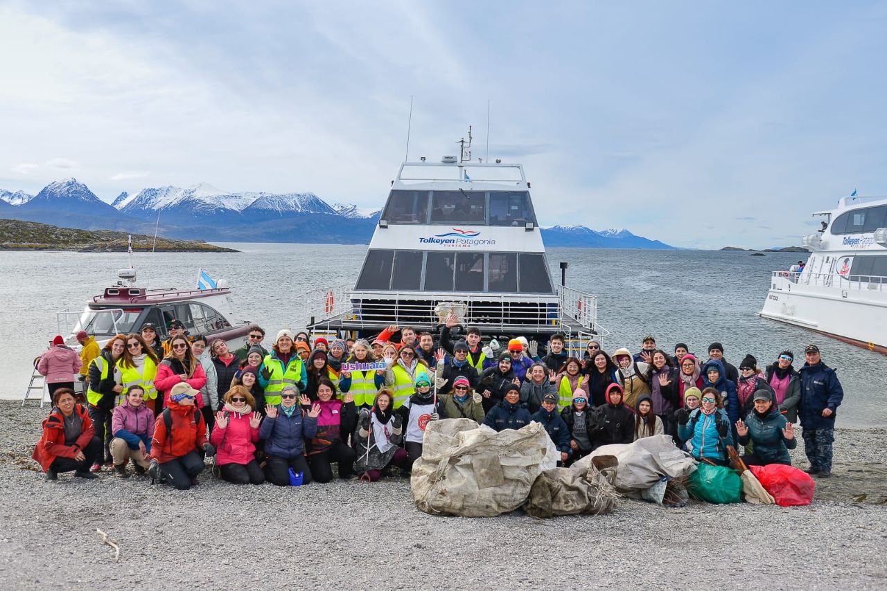 La Municipalidad de Ushuaia acompañó la Campaña de Limpieza en el Canal Beagle