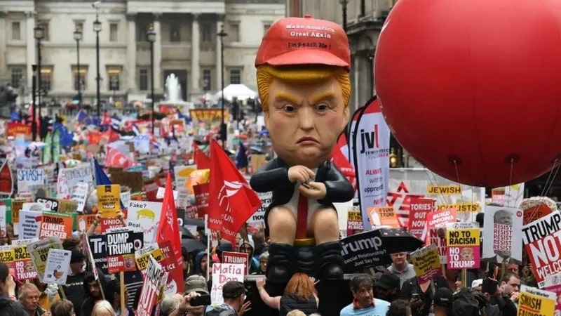 Miles de personas protestan en el centro de Londres contra la visita del Estado de Trump al Reino Unido