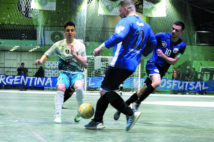 Luz y Fuerza volvió a subirse a la cima del Grupo B