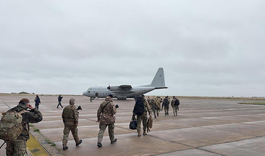 Adiestramiento conjunto de la Armada y la Fuerza Aérea