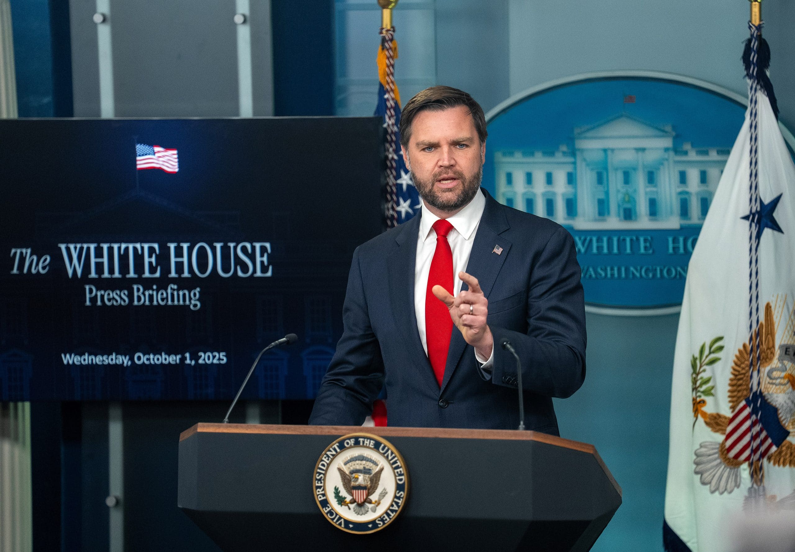La administración Trump congela 26 mil millones de dólares para estados demócratas