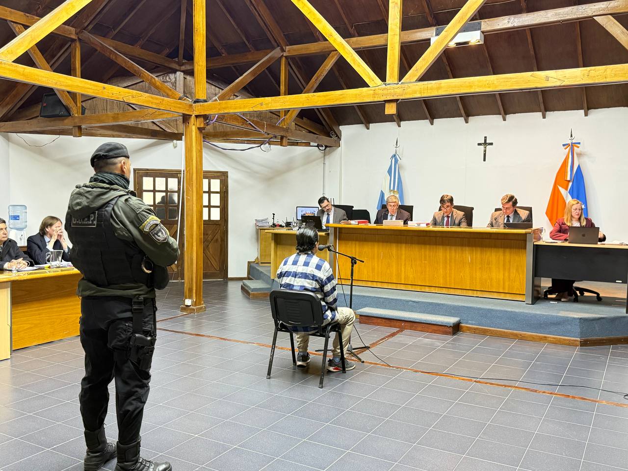 Inició juicio donde acusan a 3 personas del incendio en una camioneta con bombas “molotov”