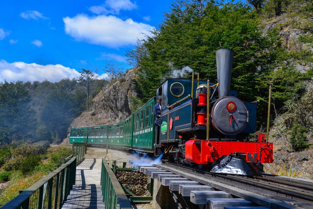 El Tren del Fin del Mundo experiencia turística con valor solidario.