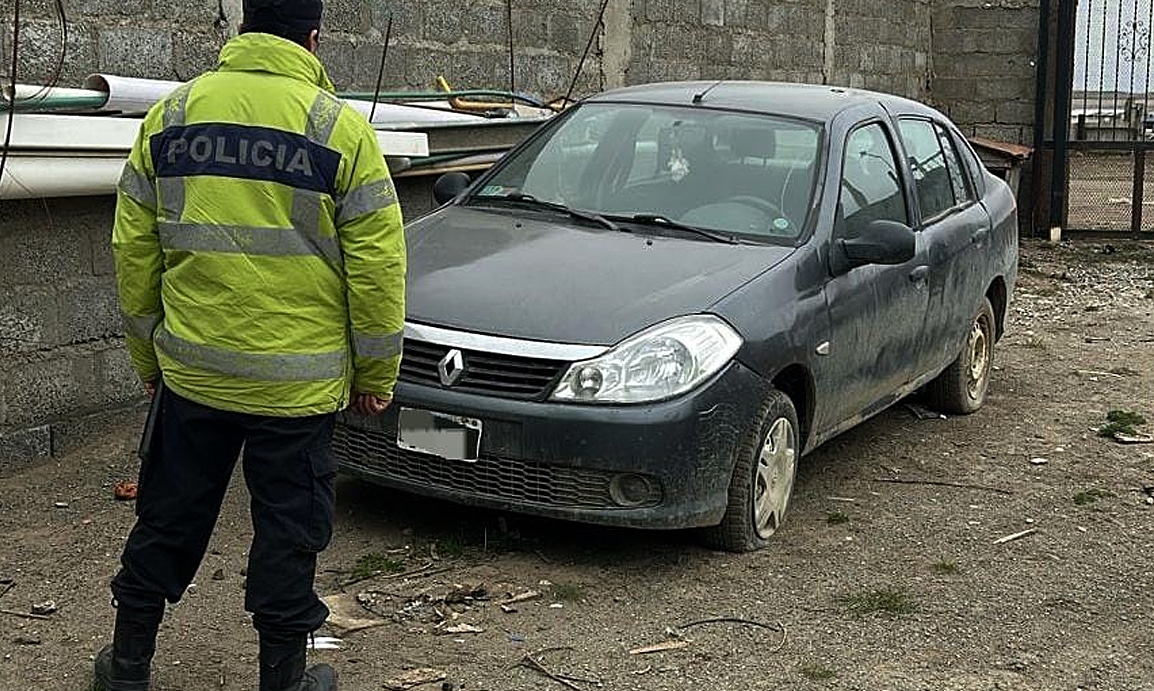 Allanaron un taller mecánico y recuperaron un vehículo